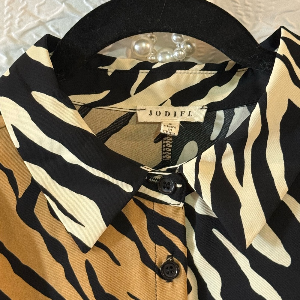 JODIFL Two-Tone Animal Print Button-Down Shirt - Black & Mustard - Picture 2 of 6